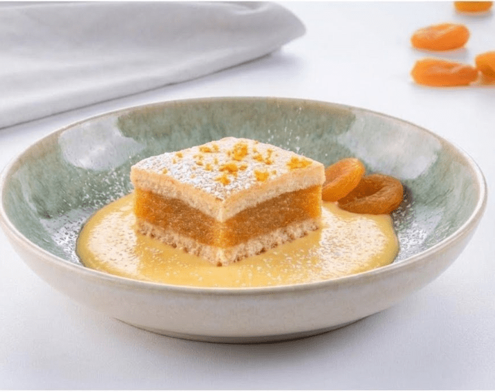 O35 Apricot Fruit Pie with Custard