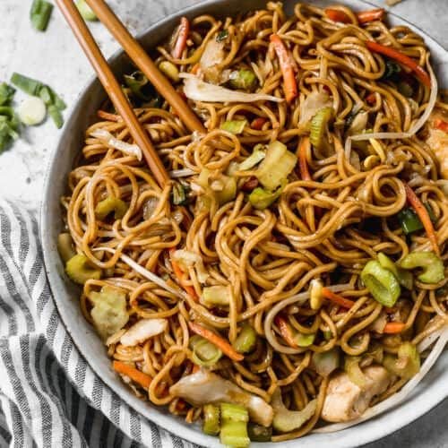 O11 Vegetarian Chow Mein with Thin Noodles and Asian Vegetables